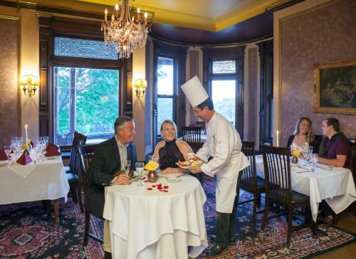 Henderson Castle Inn Bed & Breakfast