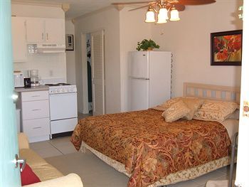 Hotel Hideaway Waterfront Resort