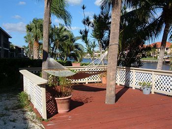 Hotel Hideaway Waterfront Resort