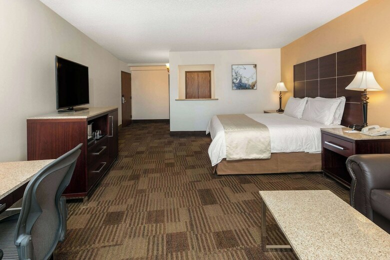 Wyndham Riverfront Hotel