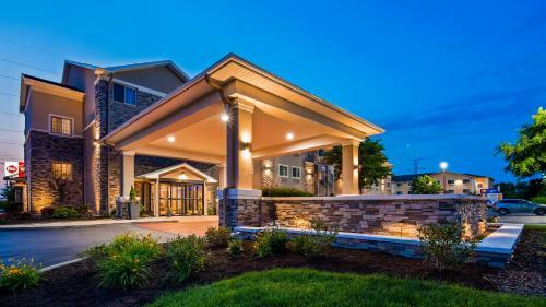 Hotel Lexington Inn & Suites
