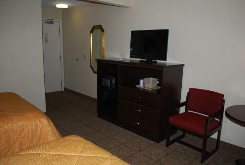 Hotel Clinton Inn & Suites