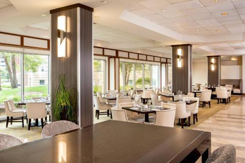 Hotel Sheraton Suites Chicago Elk Grove