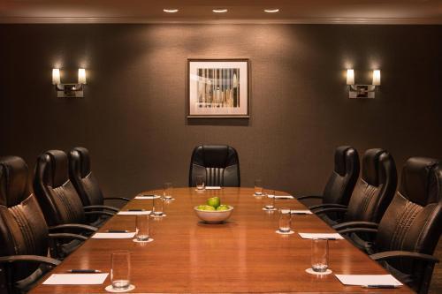 Hotel Sheraton Suites Chicago Elk Grove