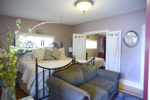 Naomi's Inn Bed & Breakfast