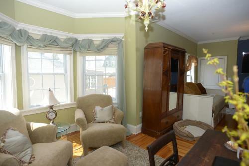 Naomi's Inn Bed & Breakfast