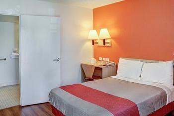 Motel 6 Lancaster