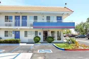 Motel 6 Lancaster