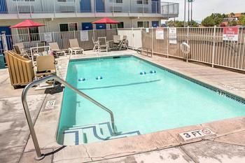 Motel 6 Lancaster