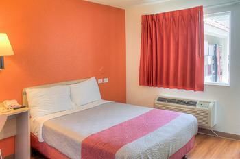Motel 6 Lancaster