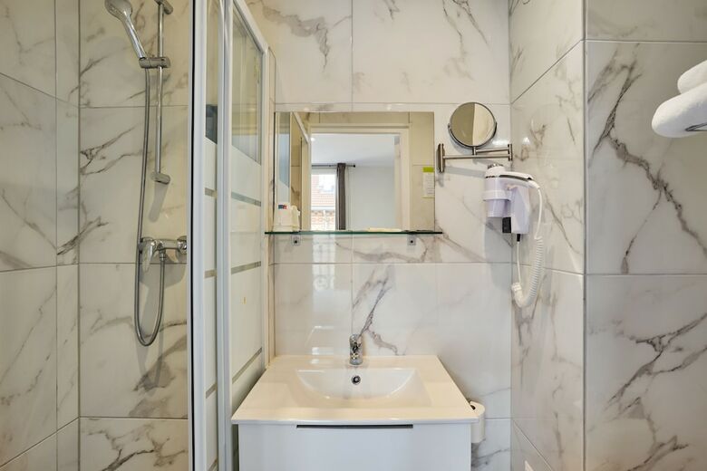 Hotel Hipotel Paris Buttes Chaumont