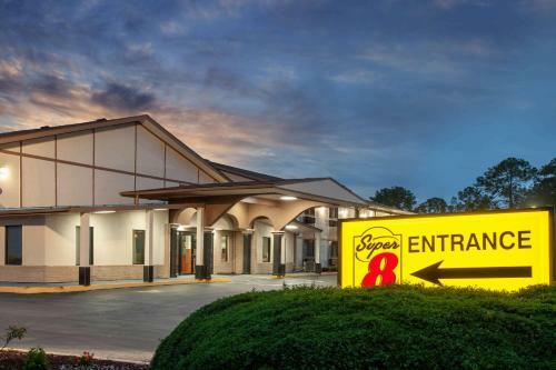 Super 8 Hotel