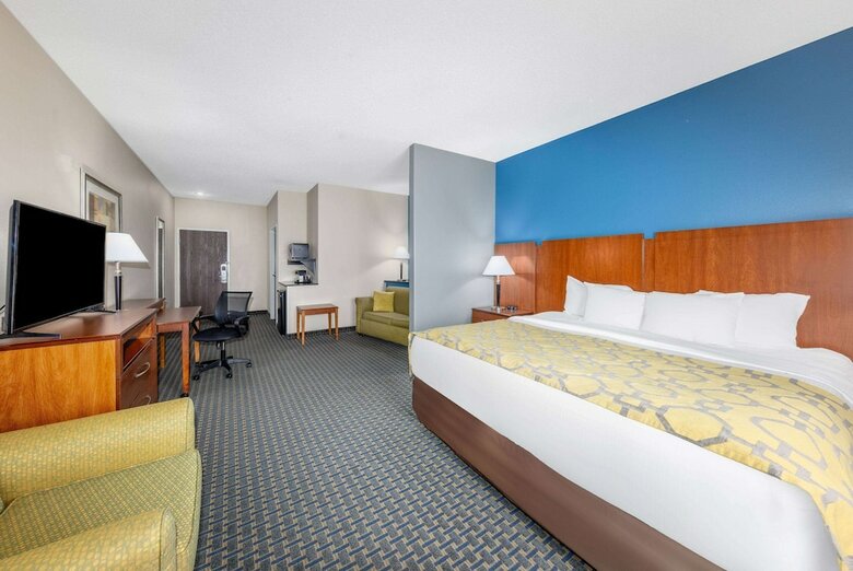 Hotel Comfort Suites Pratt