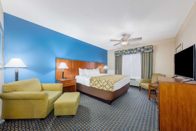 Hotel Comfort Suites Pratt