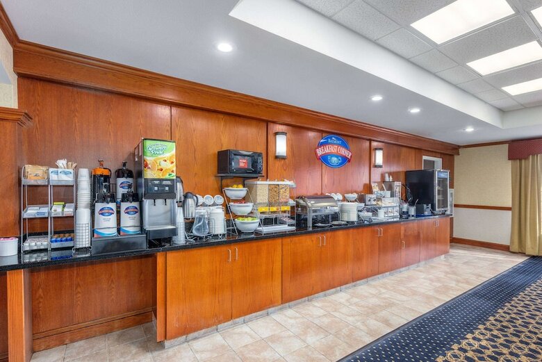 Hotel Comfort Suites Pratt