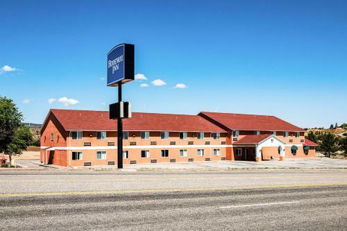 Hotel Rodeway Inn & Suites