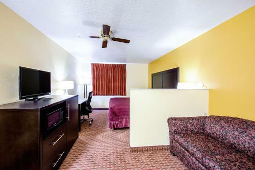 Hotel Rodeway Inn & Suites