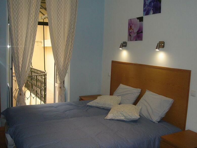 Hostal Downtown Guest House