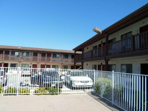 Ez 8 Motel Newark