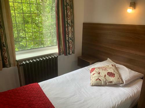 Hostal Yenton Hotel