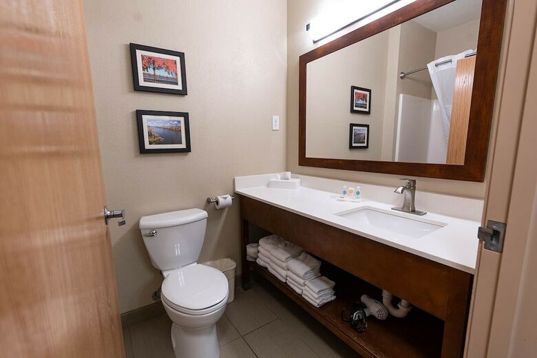 Hotel Comfort Suites Rapid River Lodge
