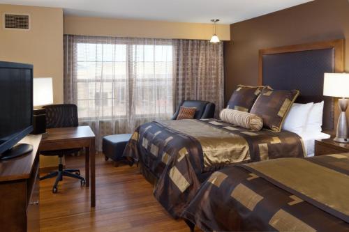 Clubhouse Hotel And Suites