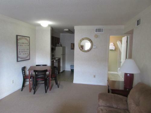 Hotel Admiralty Of Plantation Oaks