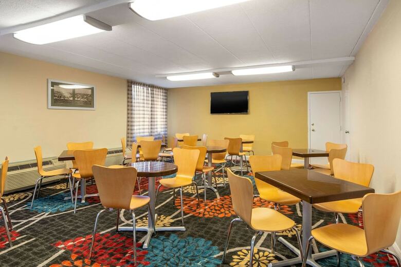 Motel City Studios Inn & Suites