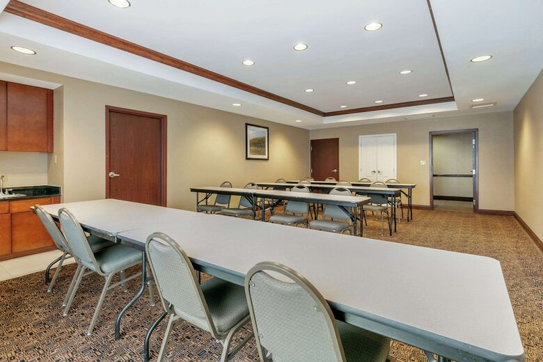 Hotel Comfort Suites Forrest City