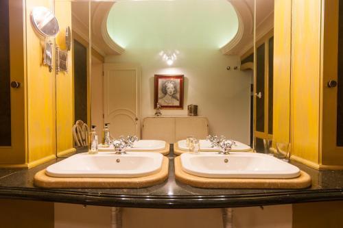 Hostal The Independente Suites & Terrace
