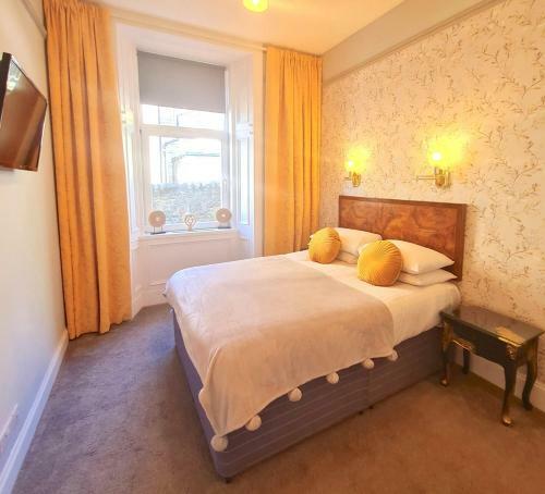 Hostal Corriemar House