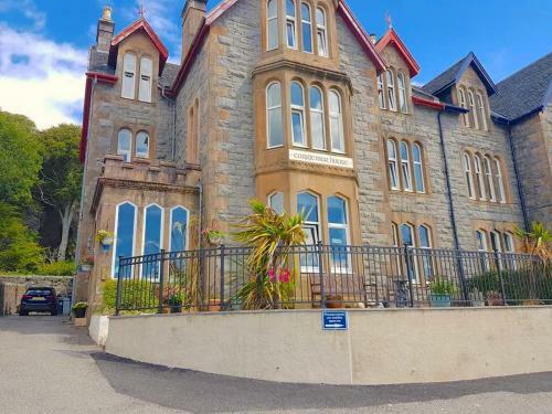 Hostal Corriemar House