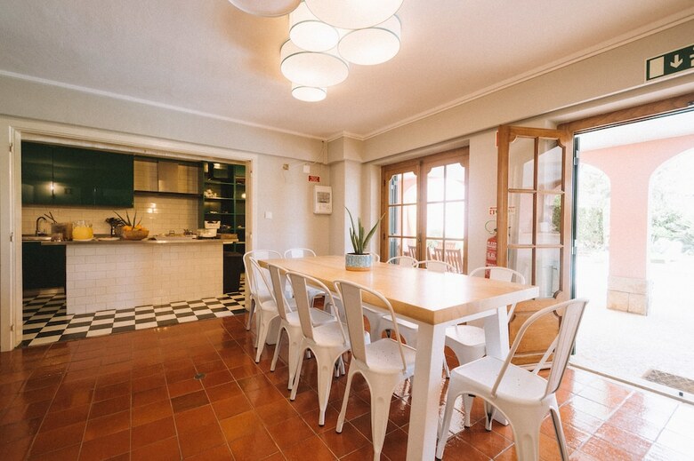 Albergue Nice Way Cascais & Surf Camp