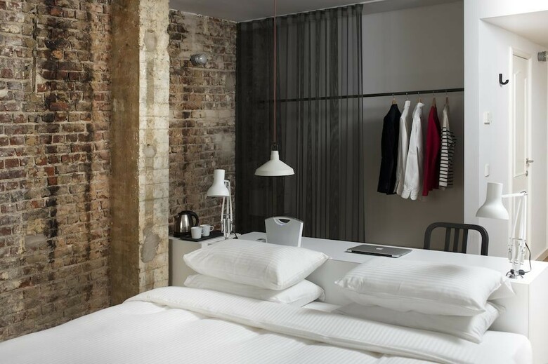 9hotel Central