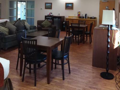 Hotel Nisqually Lodge