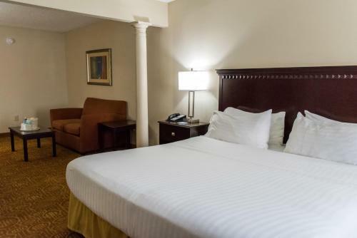Holiday Inn Express Hotel & Suites Kinston