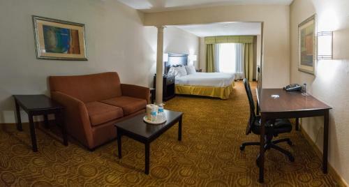 Holiday Inn Express Hotel & Suites Kinston