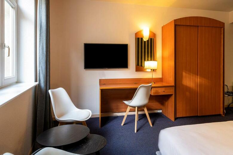 Aris Grand Place Hotel