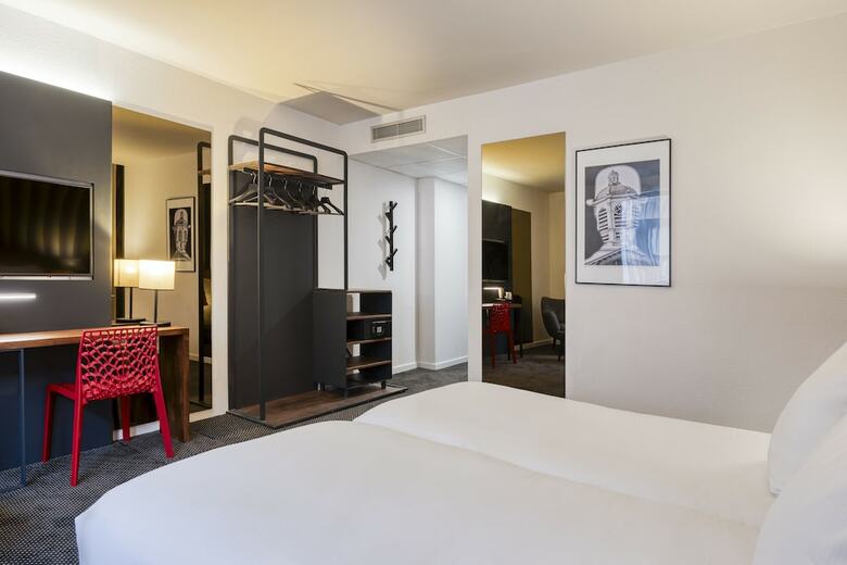 Aris Grand Place Hotel