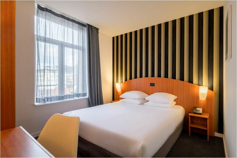 Aris Grand Place Hotel