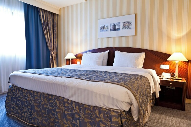 Le Chatelain Hotel