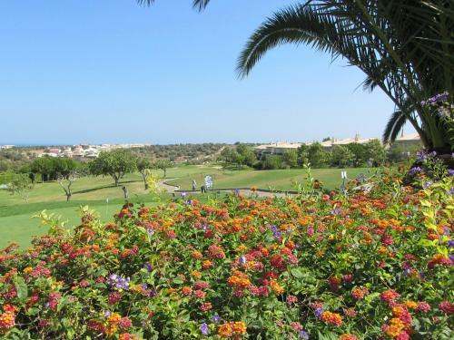 Fairviews Villa On Boavista Golf Resort