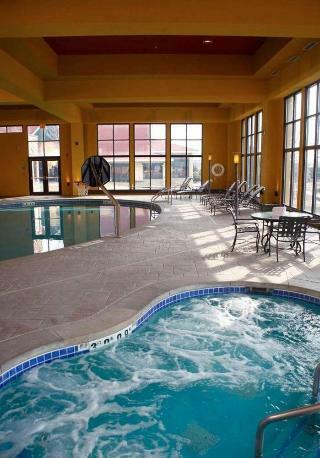 Holiday Inn Hotel Pewaukee-milwaukee West