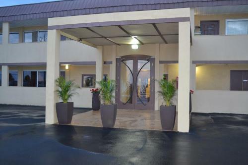Wave Hotels Monroe