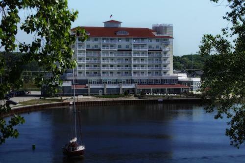 Hotel Inn At Harbor Shores