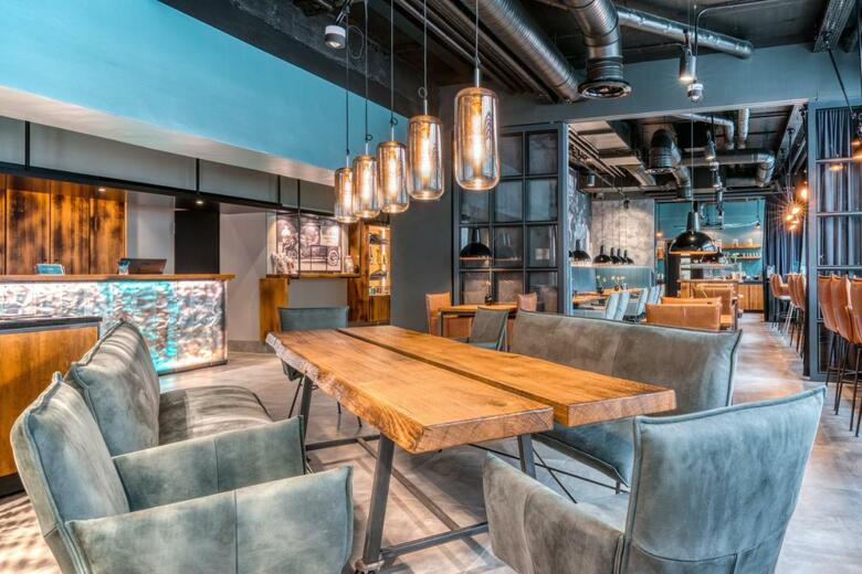 Uns�ld's Factory Hotel