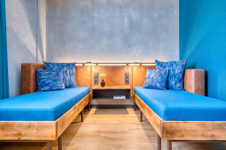 Uns�ld's Factory Hotel