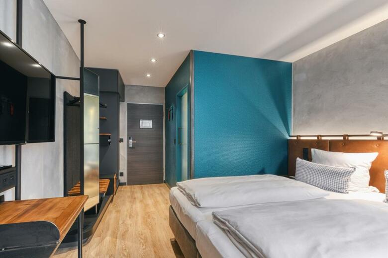 Uns�ld's Factory Hotel