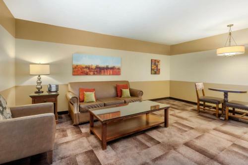 Hotel Carlton Oaks Country Club