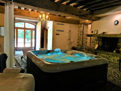 Hotel Logis - Chateau De Beauregard